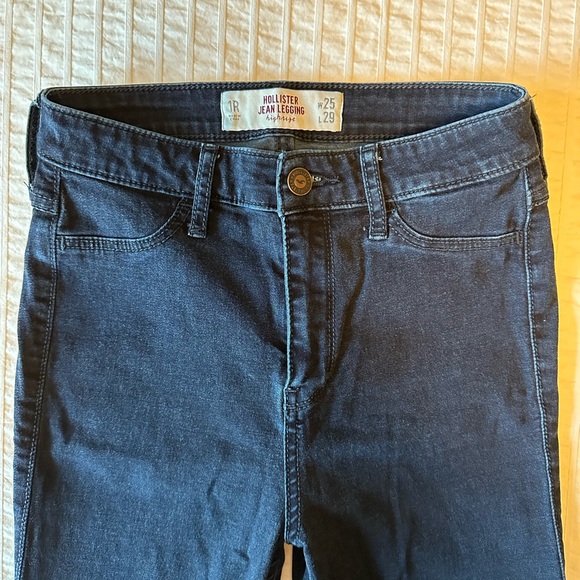 Hollister High Rise Jean Leggings Dark Wash - Picture 2 of 4